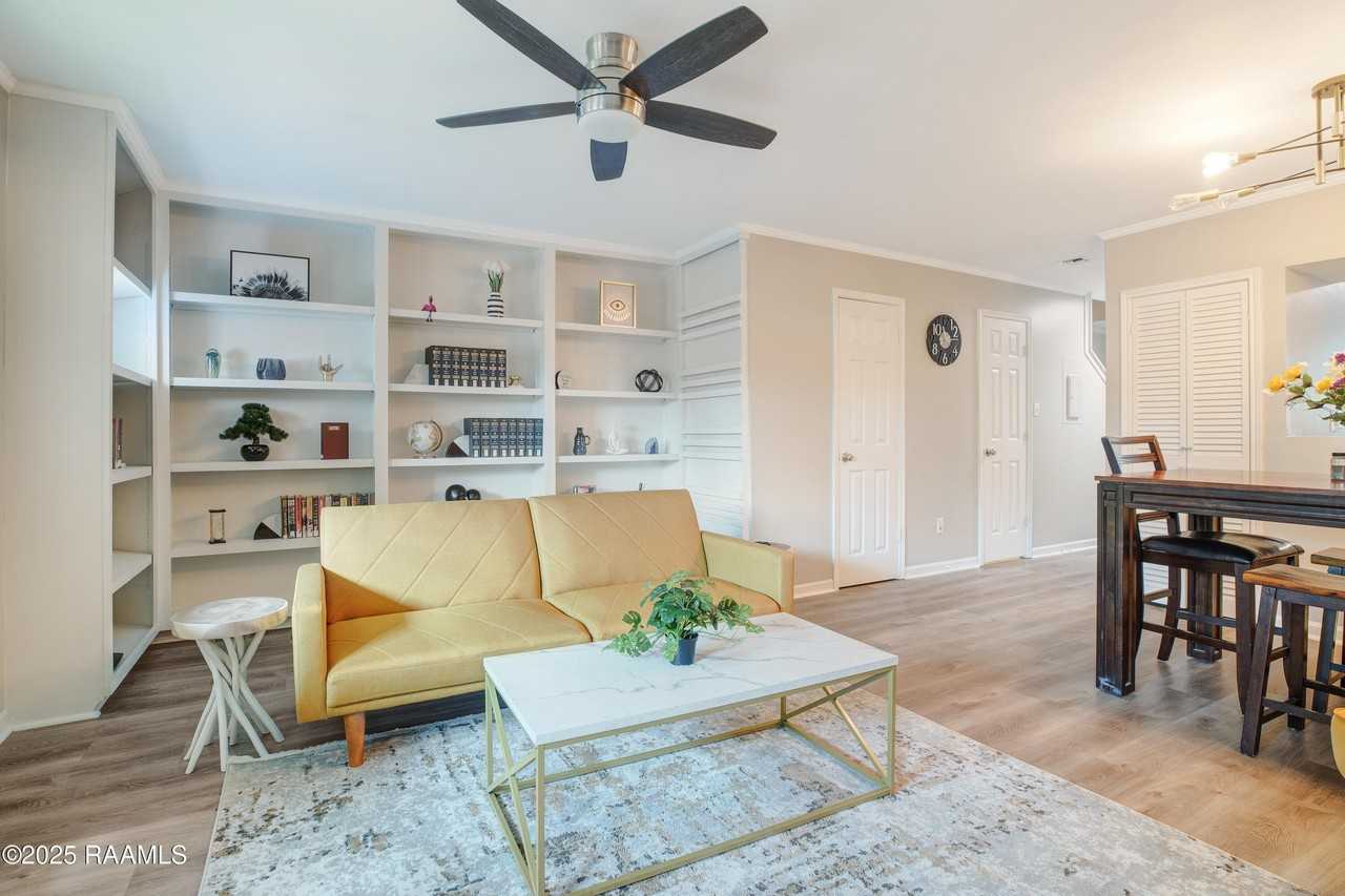 114 Carlin St - Photo 4 of 12