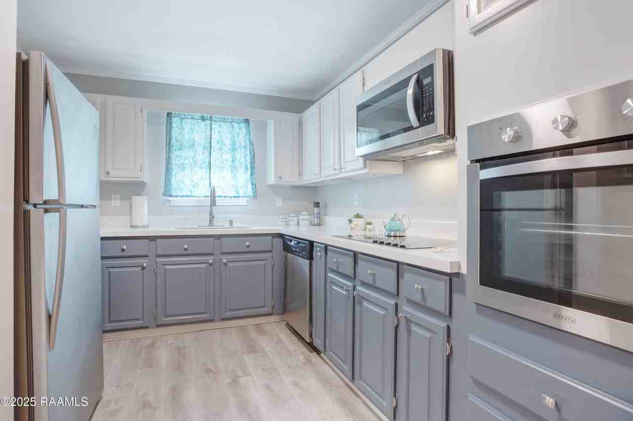 114 Carlin St - Photo 5 of 12