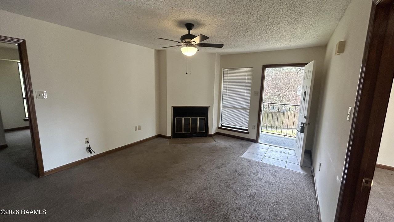 16633 W Missionary Street #D - Photo 2 of 13