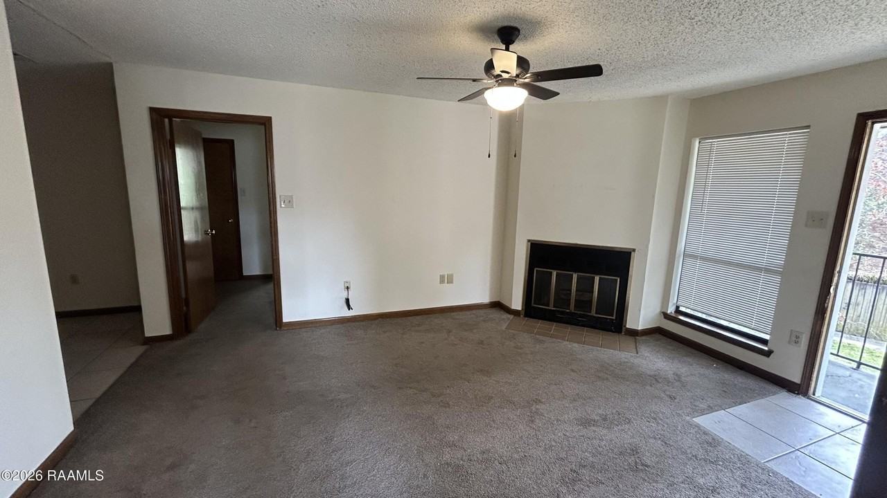 16633 W Missionary Street #D - Photo 3 of 13