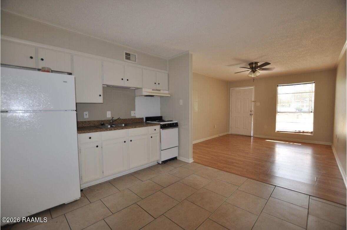 327 General Mouton Ave #2 - Photo 3 of 7