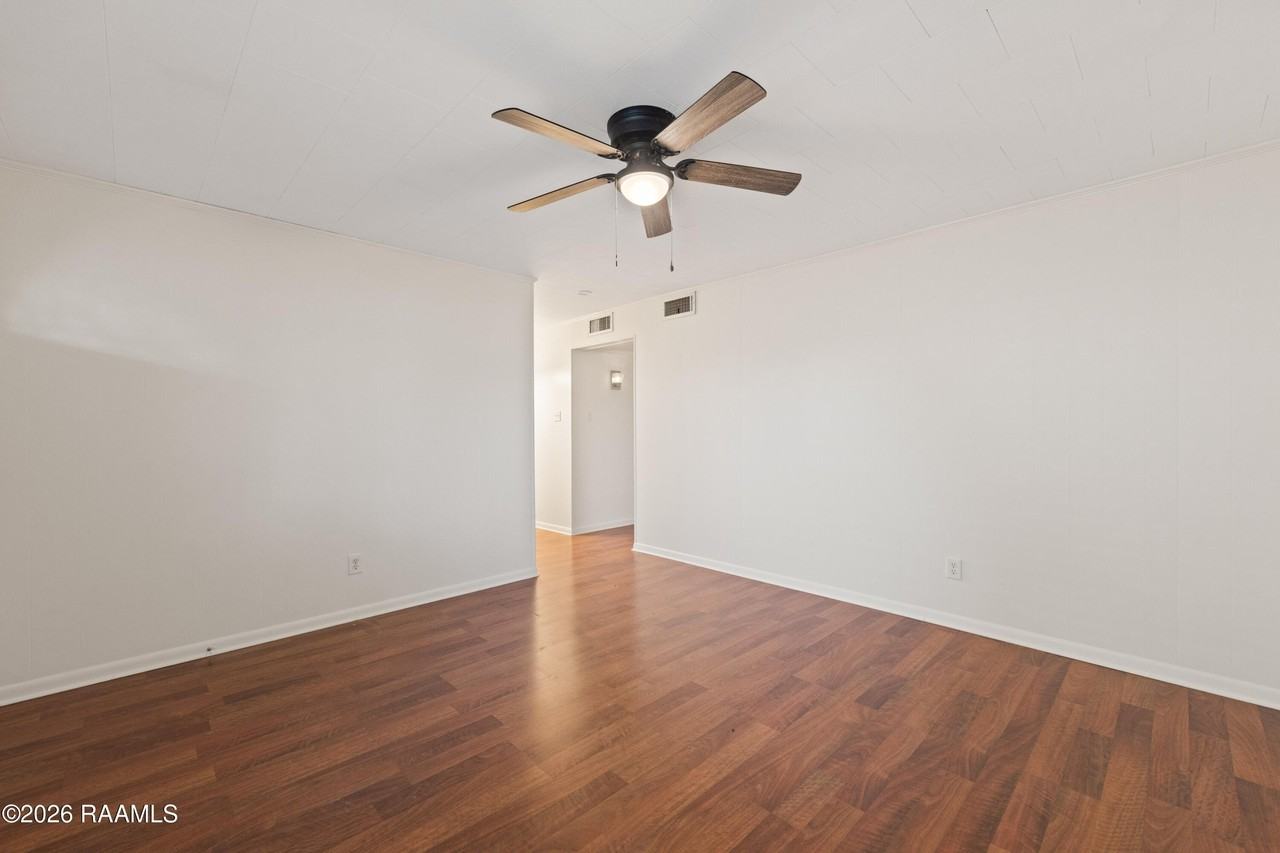 110 Midtown Aly #D - Photo 2 of 12