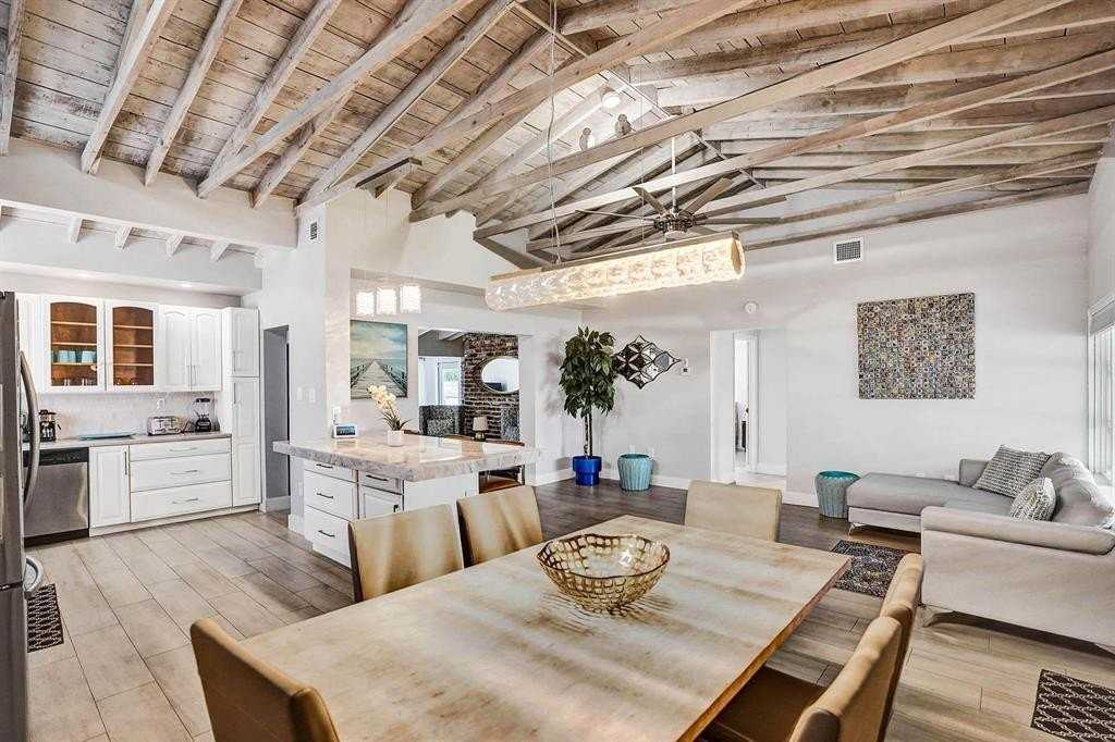 1040 Ne 16th Ter - Photo 3 of 47