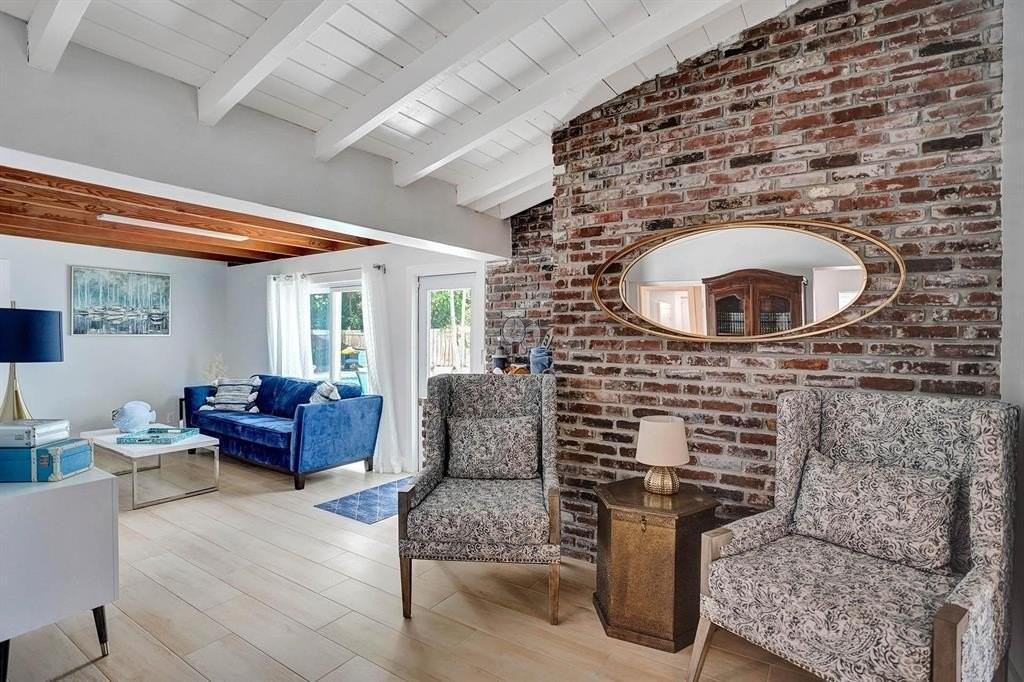 1040 Ne 16th Ter - Photo 7 of 47