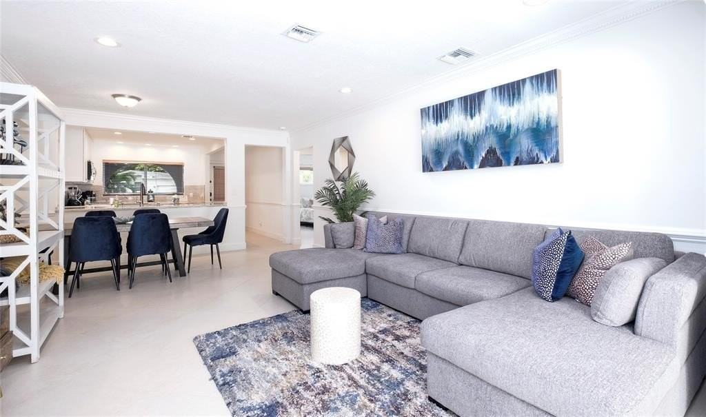 1240 Sw 13th Cir - Photo 4 of 50