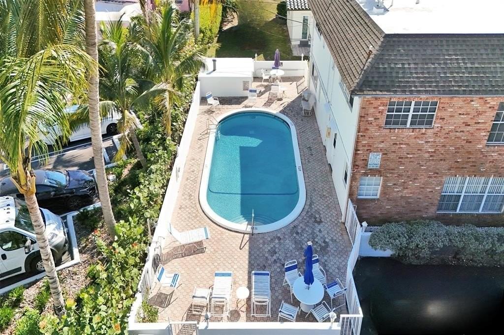 3220 Ne 10th St #13 - Photo 2 of 20