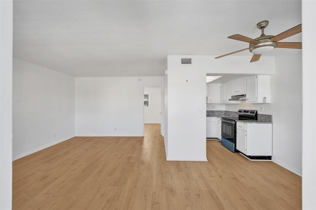 3220 Ne 10th St #13 - Photo 3 of 20