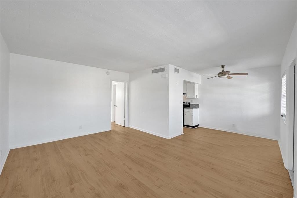 3220 Ne 10th St #13 - Photo 4 of 20