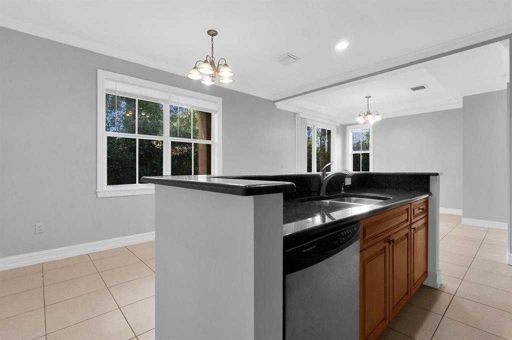 1920 Sw 29th Ave #1920 - Photo 5 of 20