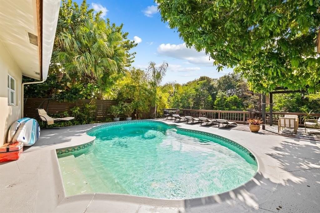 1724 Nw 36th Ct - Photo 2 of 33