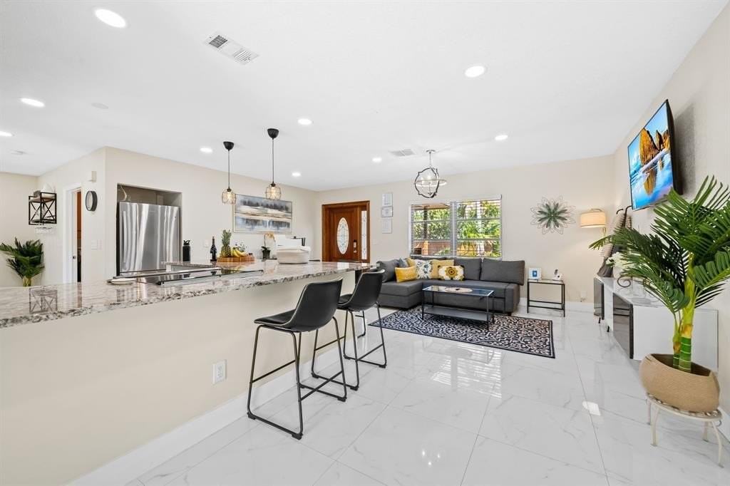 1724 Nw 36th Ct - Photo 5 of 33