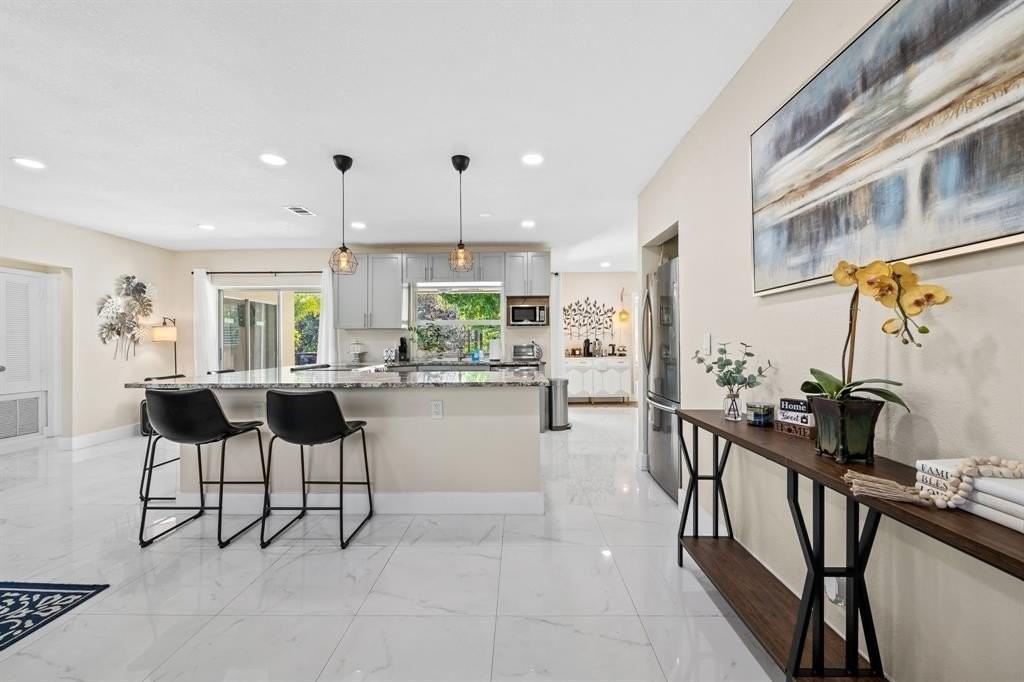 1724 Nw 36th Ct - Photo 7 of 33