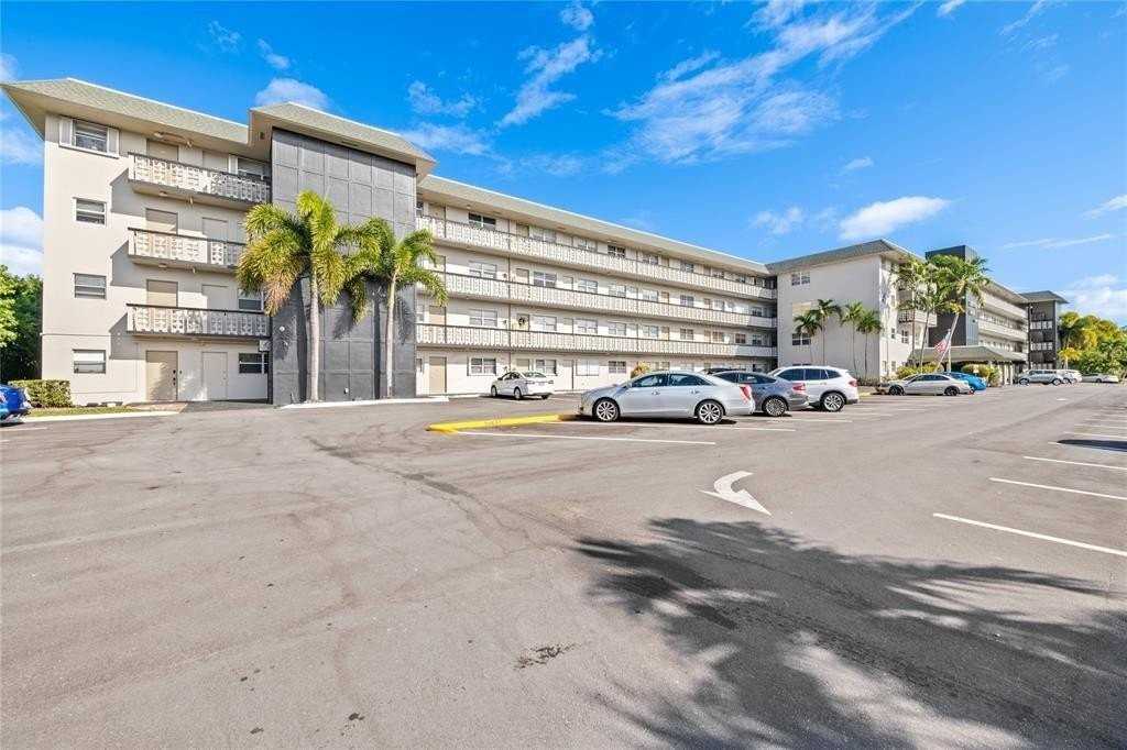 941 Crystal Lake Dr #405 - Photo 2 of 7