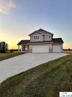 featured image of 912 Three Lakes Ct