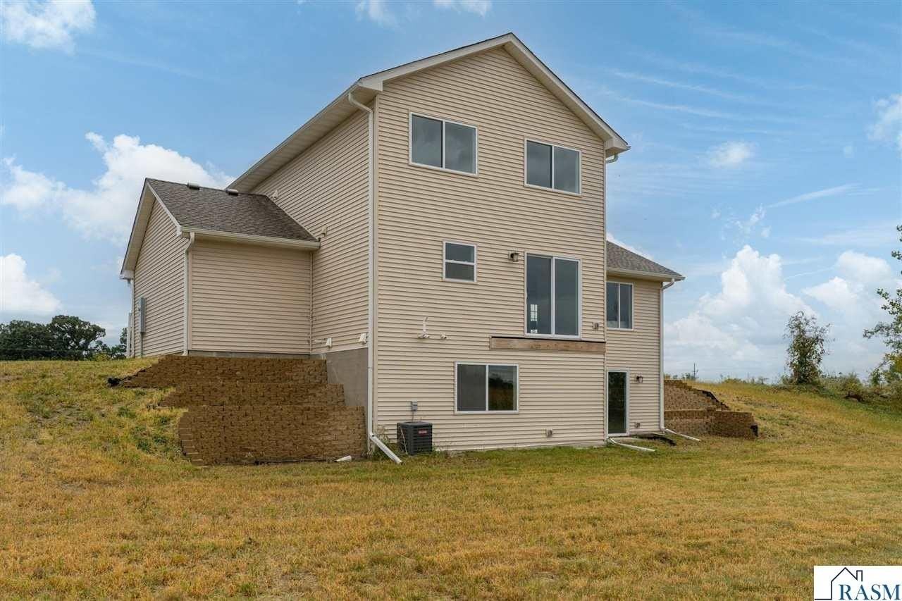 912 Three Lakes Ct - Photo 3 of 33