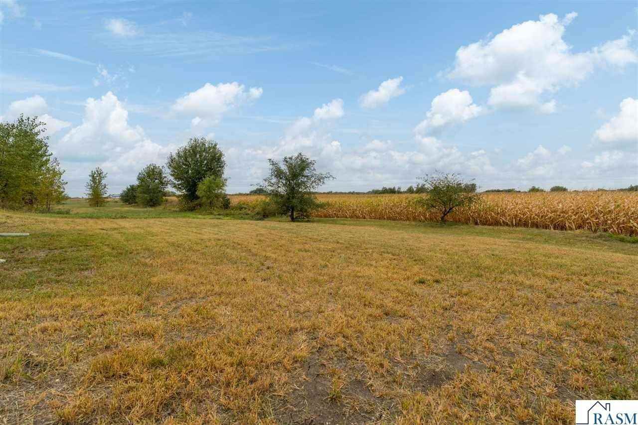 912 Three Lakes Ct - Photo 4 of 33