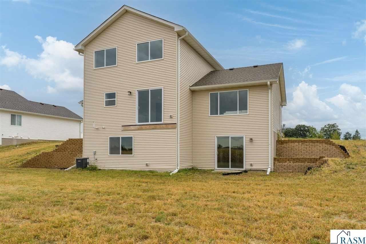 912 Three Lakes Ct - Photo 5 of 33