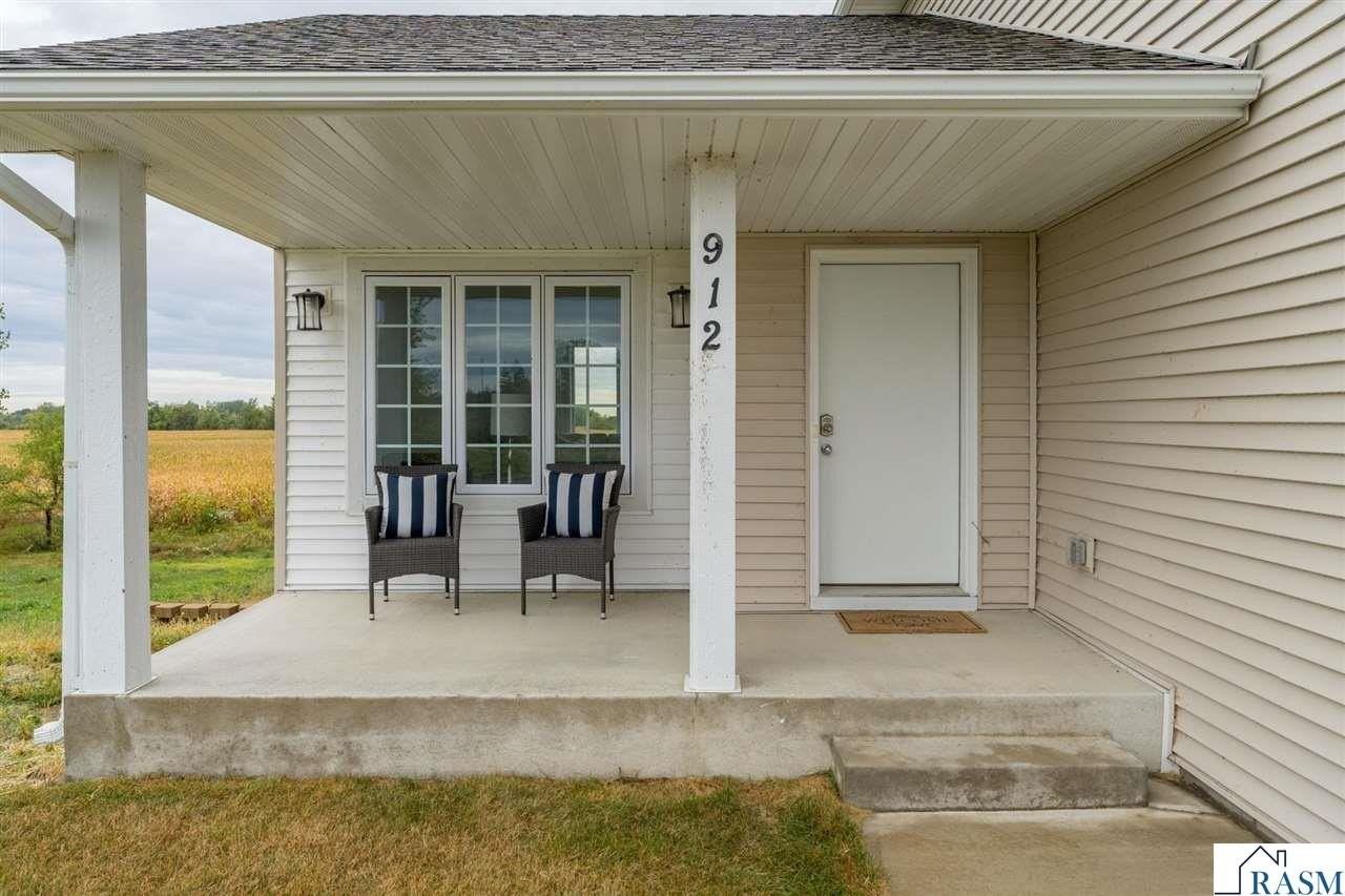 912 Three Lakes Ct - Photo 6 of 33