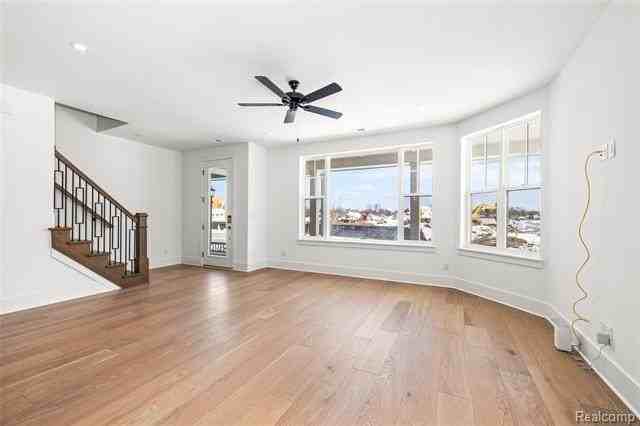 416 S Center St - Photo 6 of 28