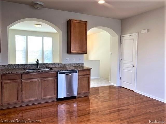 28080 Hewes Ln - Photo 4 of 17