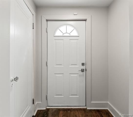 911 N Perry St - Photo 4 of 19