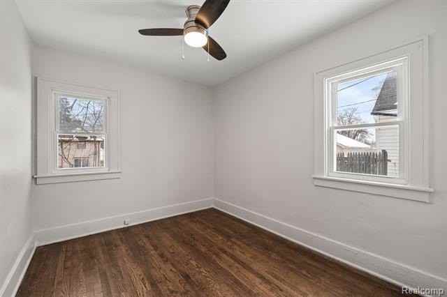 911 N Perry St - Photo 7 of 19