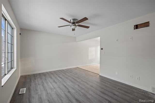 37104 Jefferson Ave - Photo 4 of 16