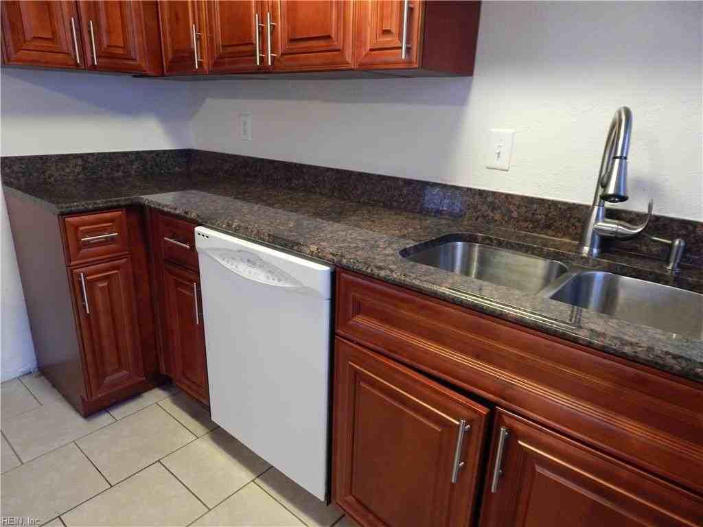 3574 Ladd Ave - Photo 5 of 34