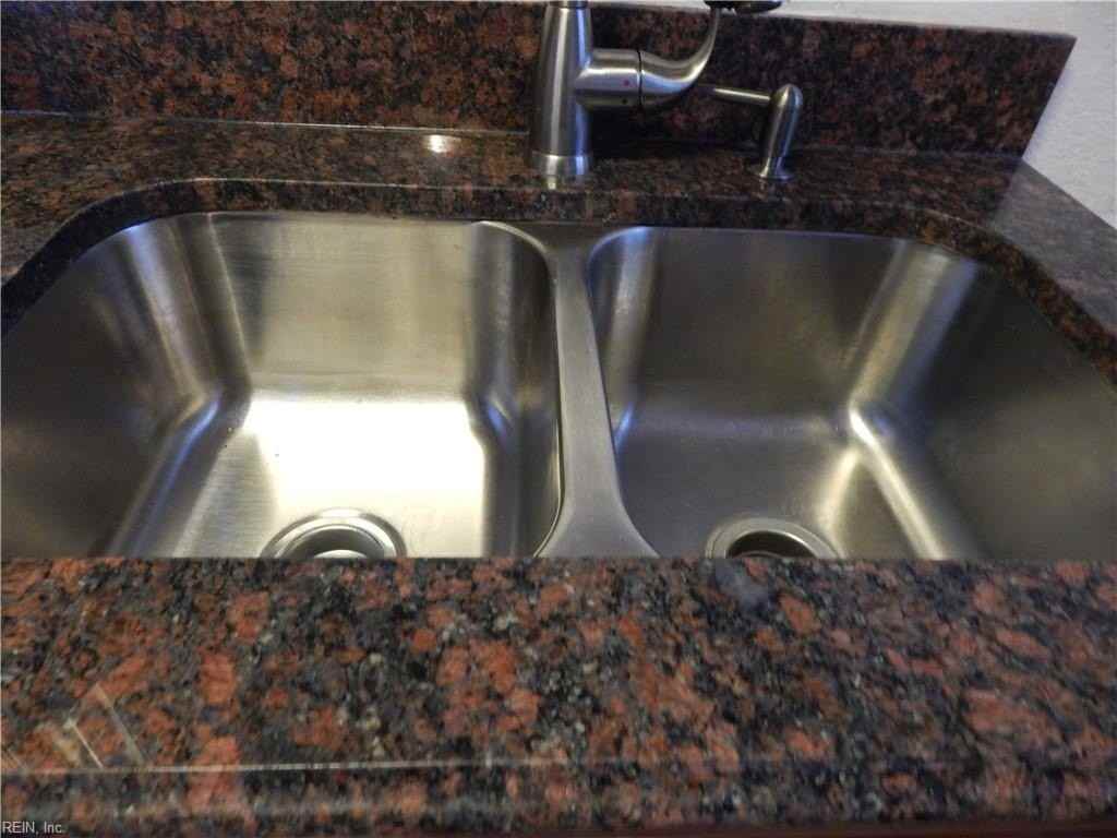 3574 Ladd Ave - Photo 6 of 34