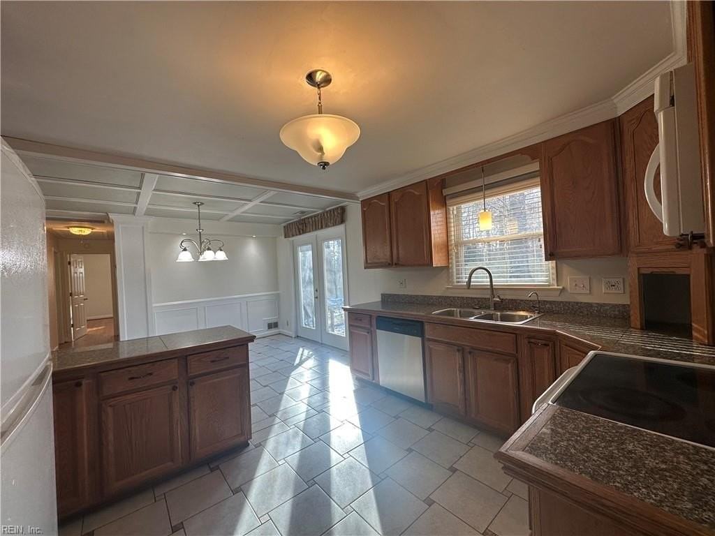 528 White Oak Dr - Photo 7 of 23