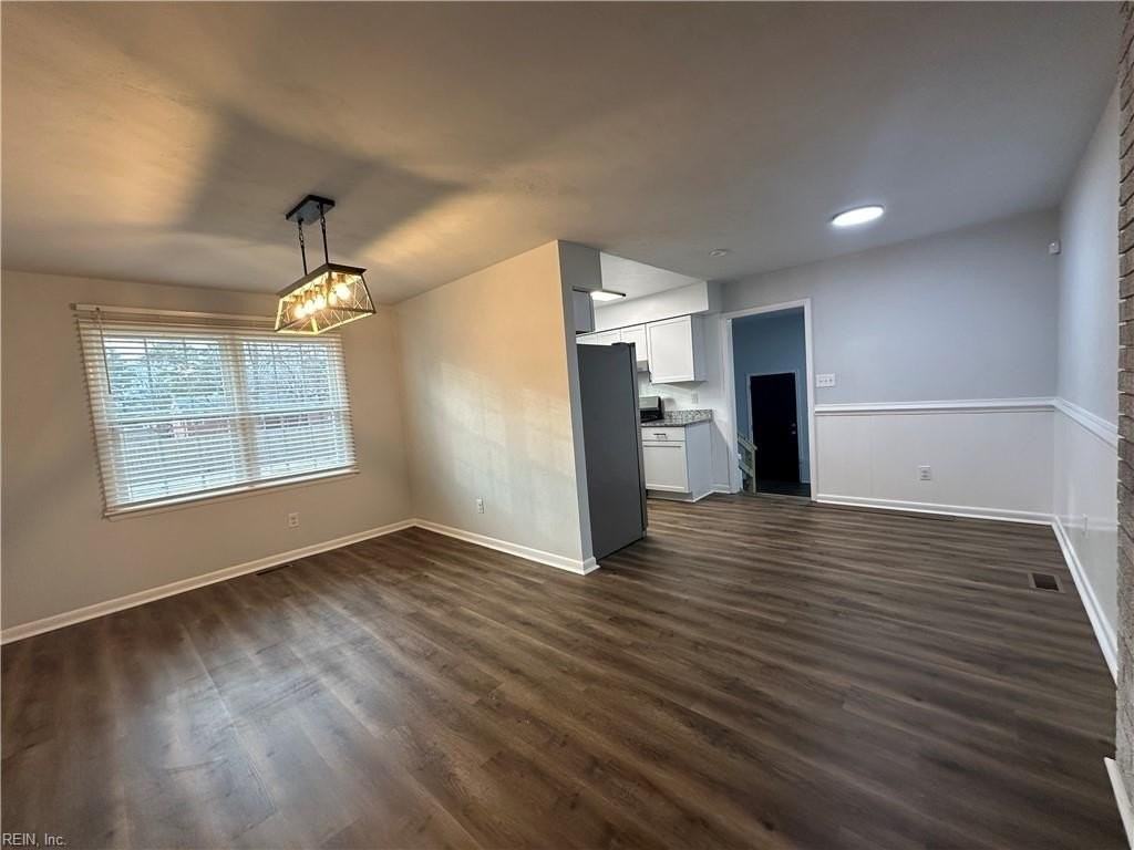 1610 Elmhurst Ln - Photo 4 of 25