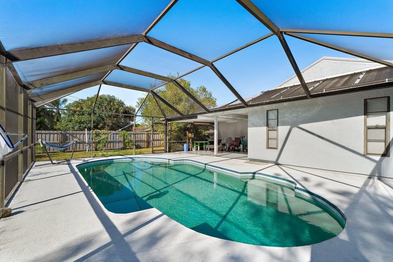 552 Sw Banks Ter - Photo 3 of 33