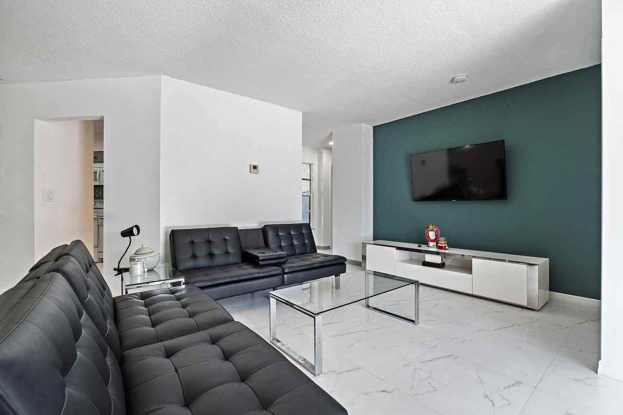 552 Sw Banks Ter - Photo 6 of 33