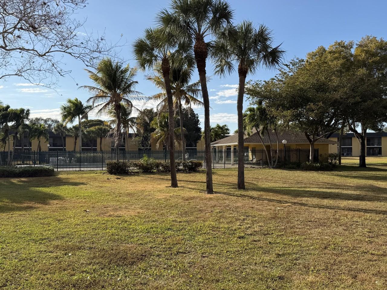 410 Meadows Cir #410 - Photo 3 of 18