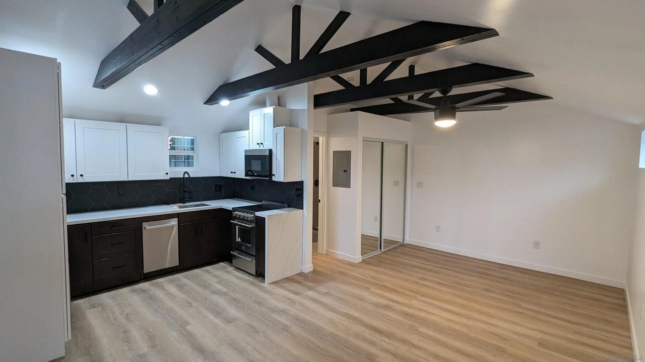 530 Glover Ave Unit A - Photo 6 of 10