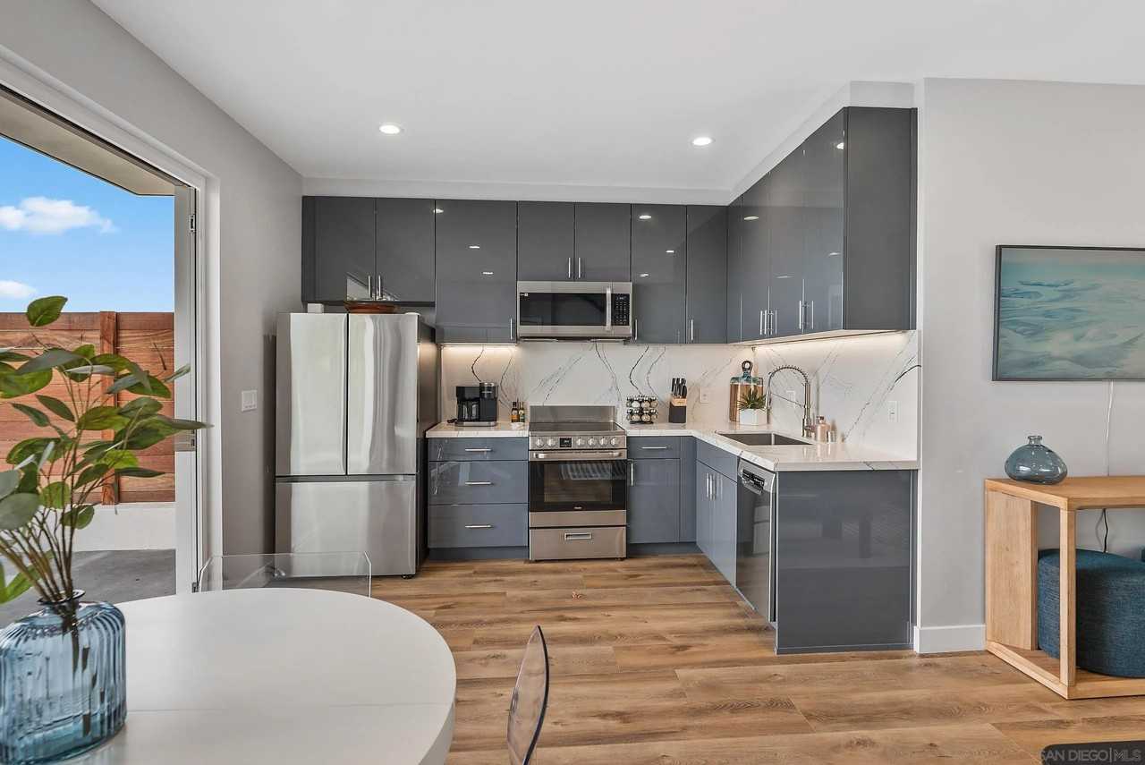 5830 Desert View Dr - Photo 2 of 49