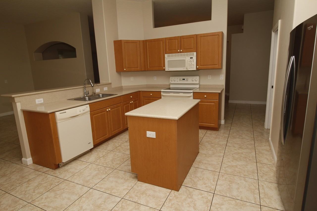 523 Gardendale Cir Se - Photo 3 of 22