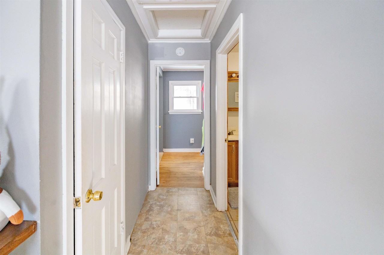 713 Oak St - Photo 5 of 19