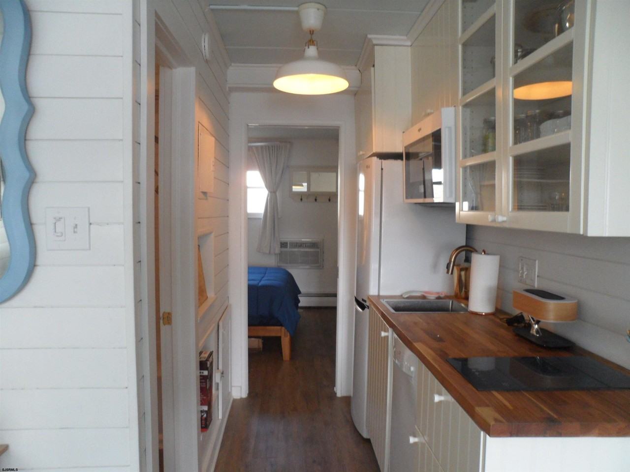 9315 Atlantic Ave - Photo 6 of 13