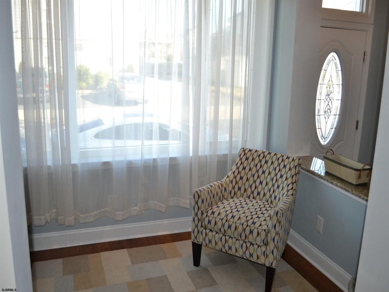 12 S Franklin Ave - Photo 3 of 18