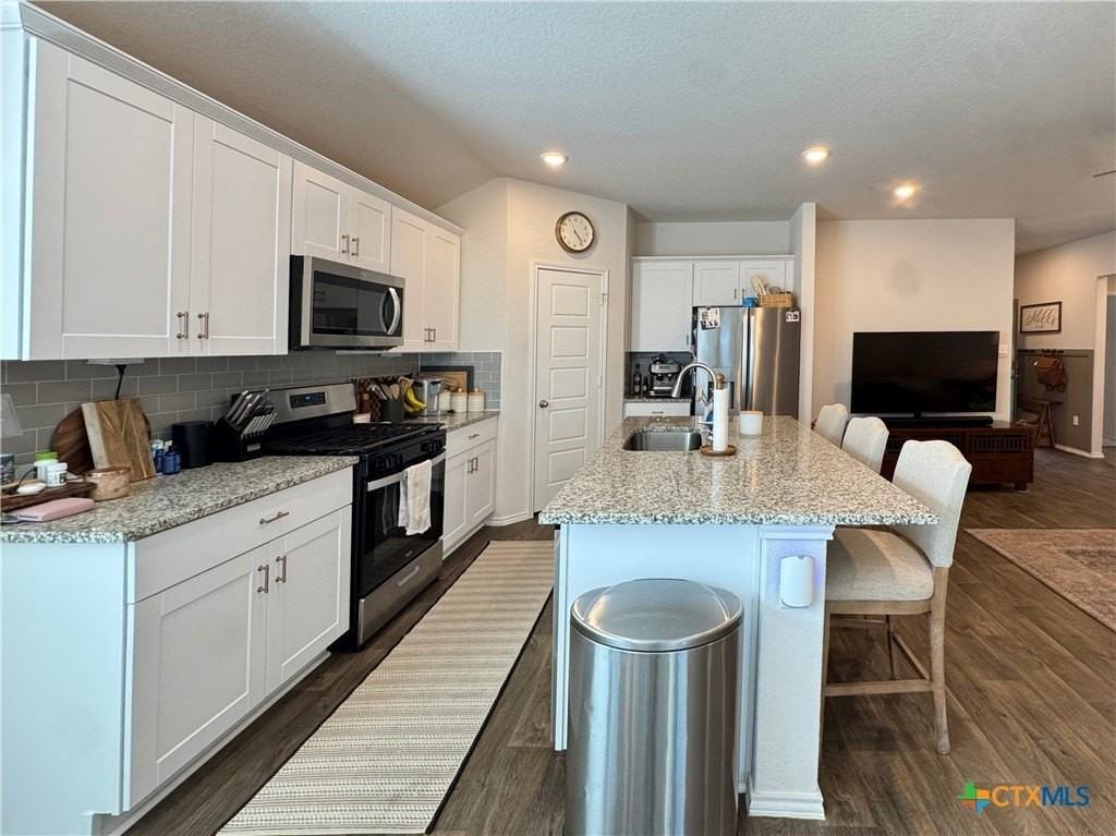 380 Deborah Dr - Photo 3 of 21