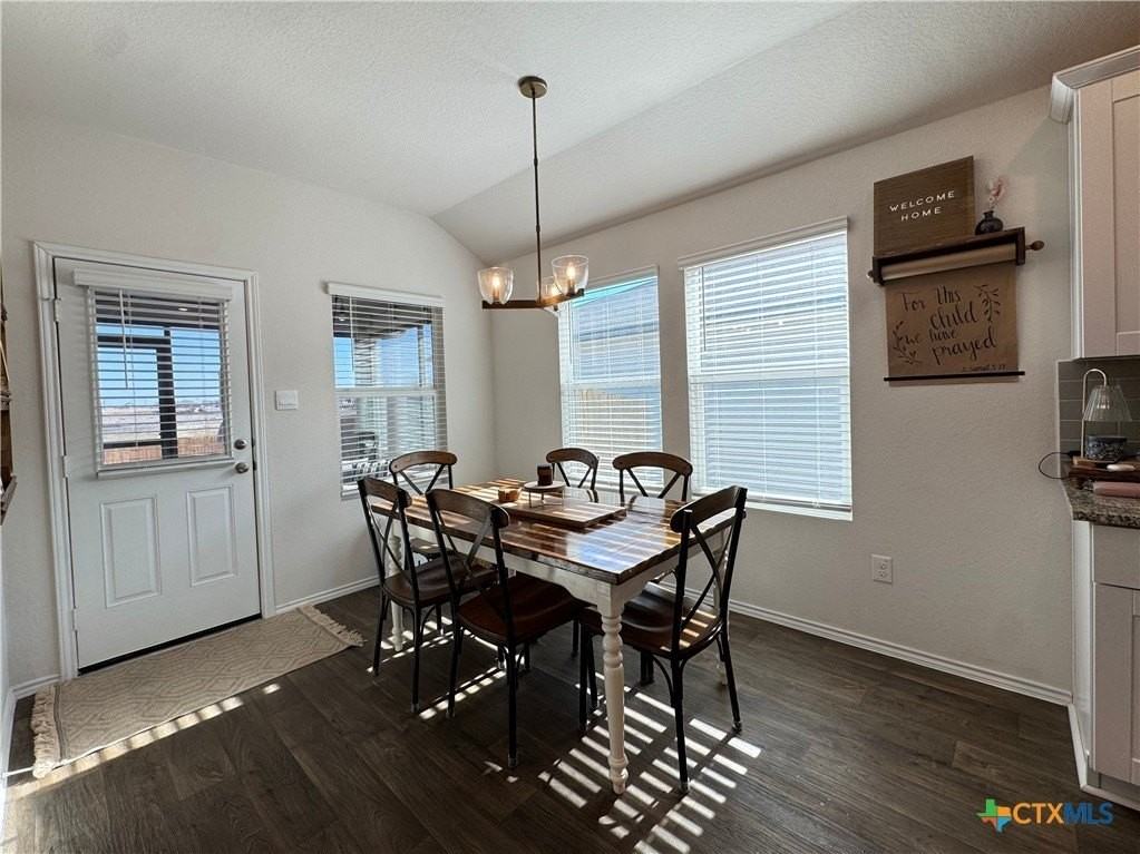 380 Deborah Dr - Photo 4 of 21