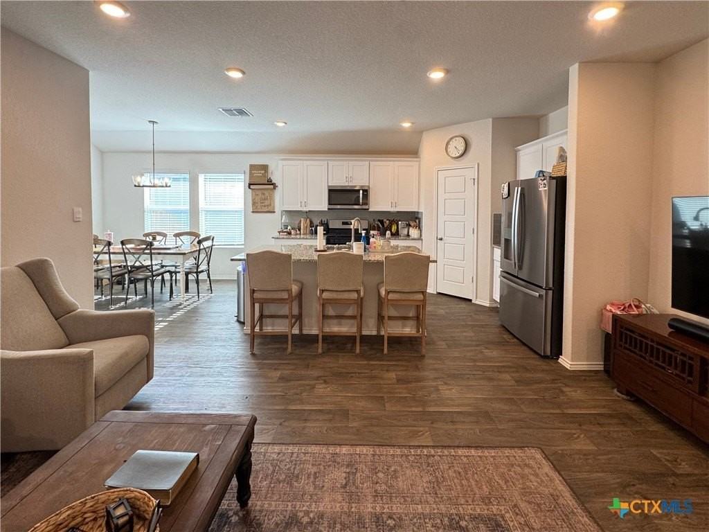 380 Deborah Dr - Photo 6 of 21