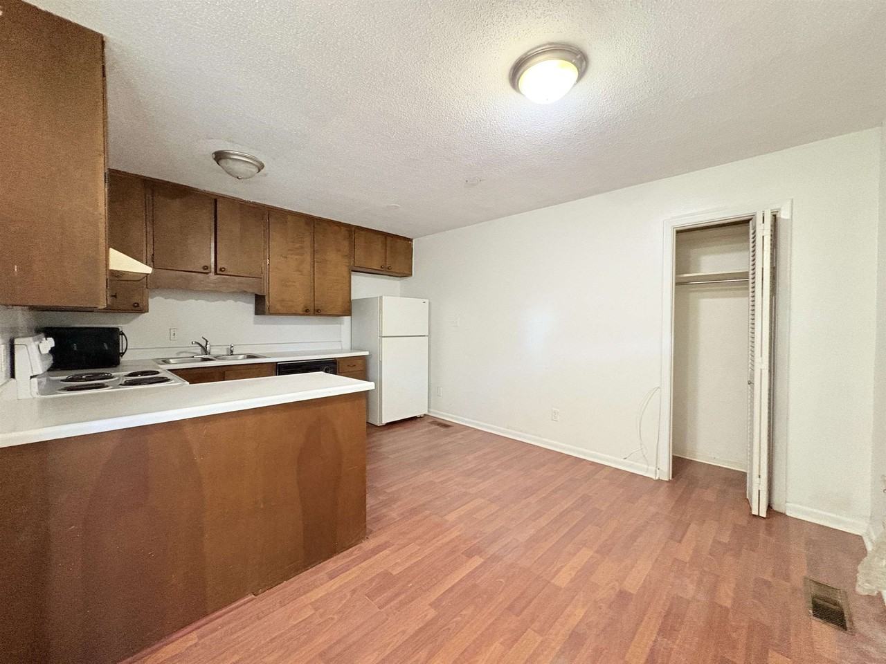 821 1/2 Cherry St - Photo 2 of 6