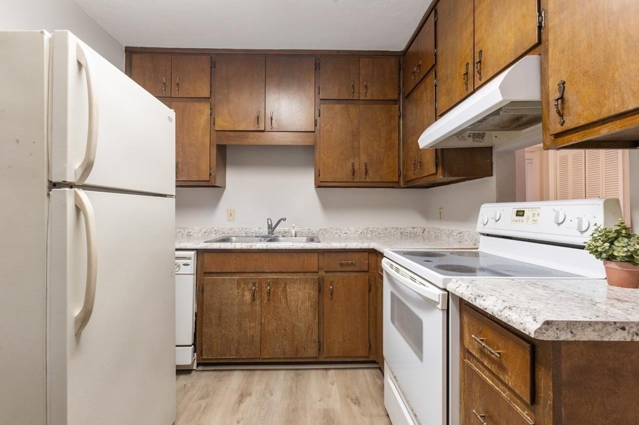 1956 Nicklaus Dr Apt A #A - Photo 4 of 24