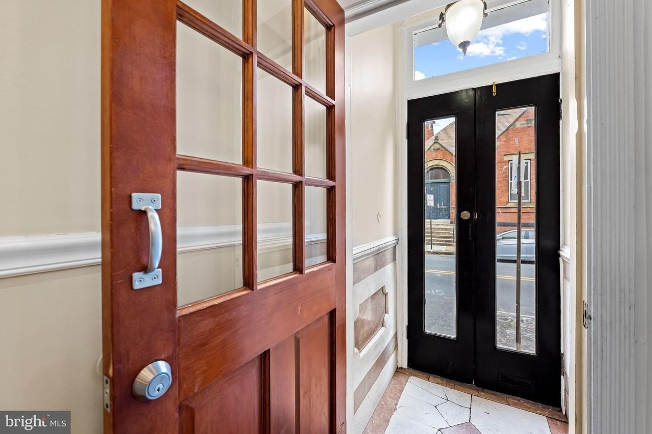 1402 Light St - Photo 3 of 50