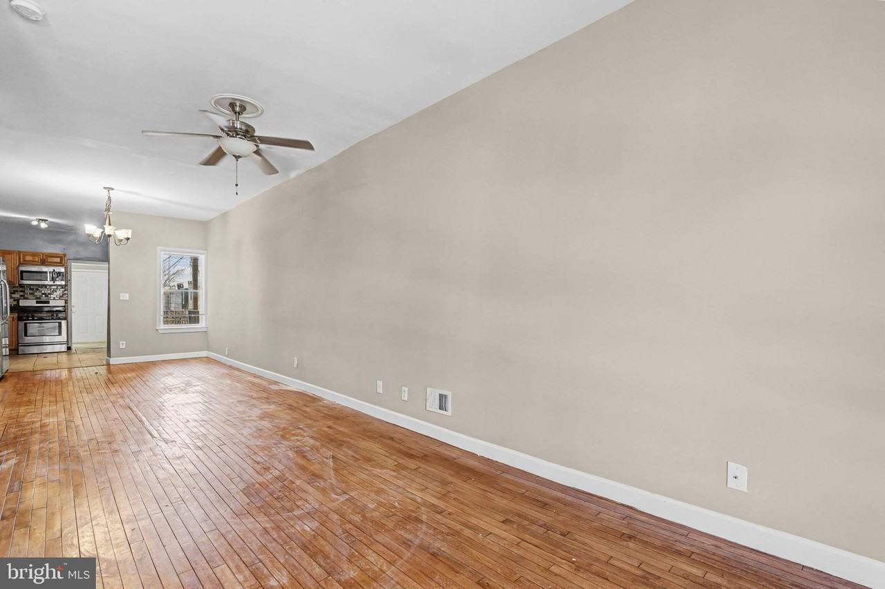 407 W 28th St - Photo 2 of 30