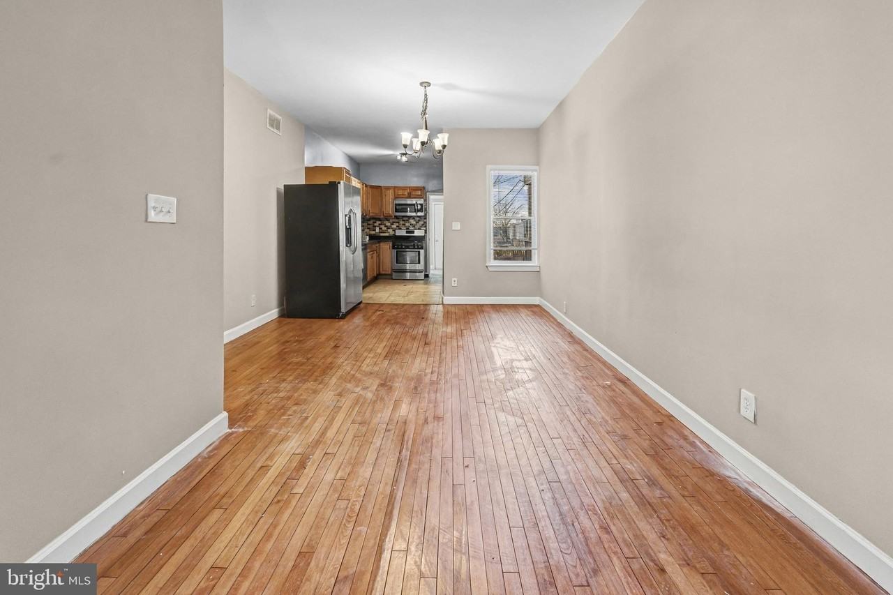 407 W 28th St - Photo 7 of 30