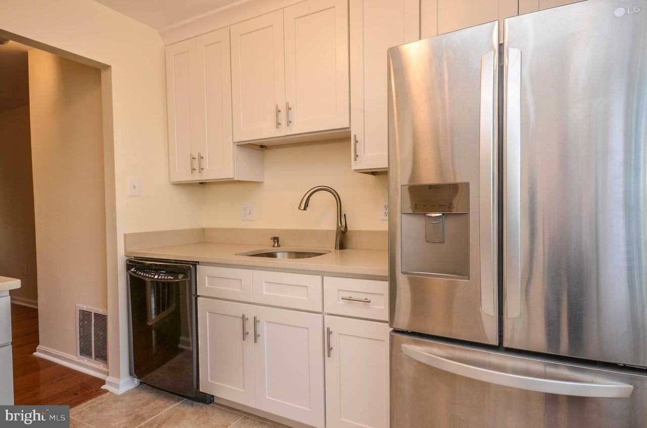 12104 Pikeview Ter - Photo 5 of 30