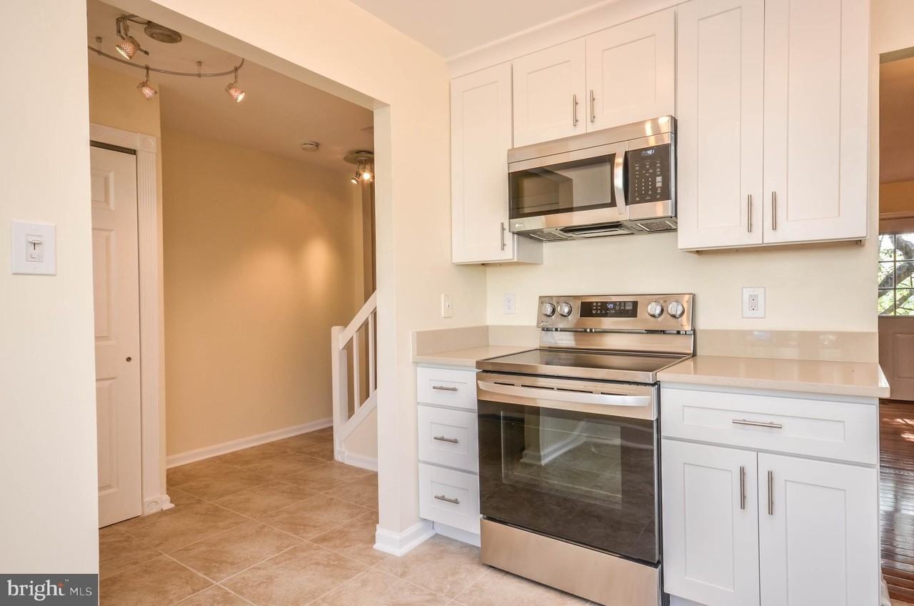 12104 Pikeview Ter - Photo 6 of 30